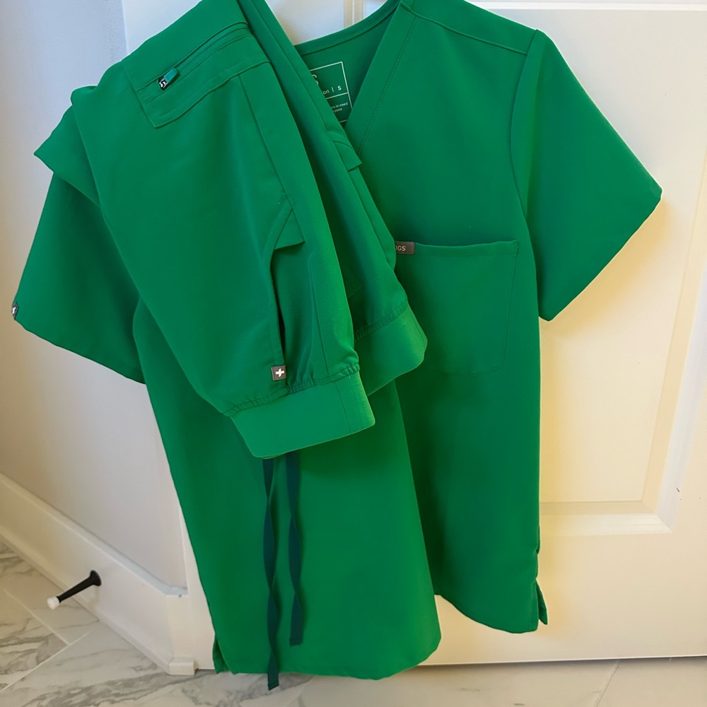 Figs Scrubs - Kelley Green